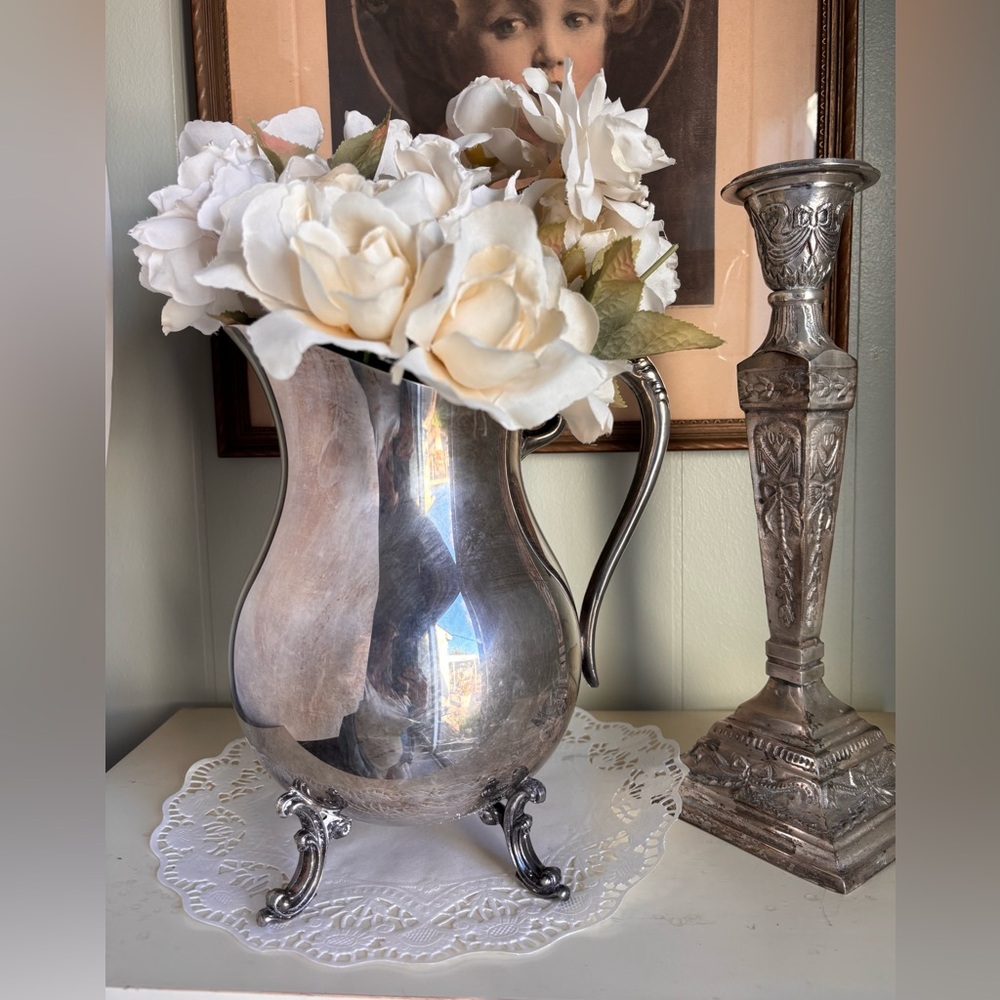 Vintage Oneida silver plated water pitcher. - Picture 9 of 12